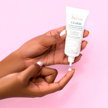 Cicalfate+ Hydrating Skin Repairing Emulsion - Telový balzam
